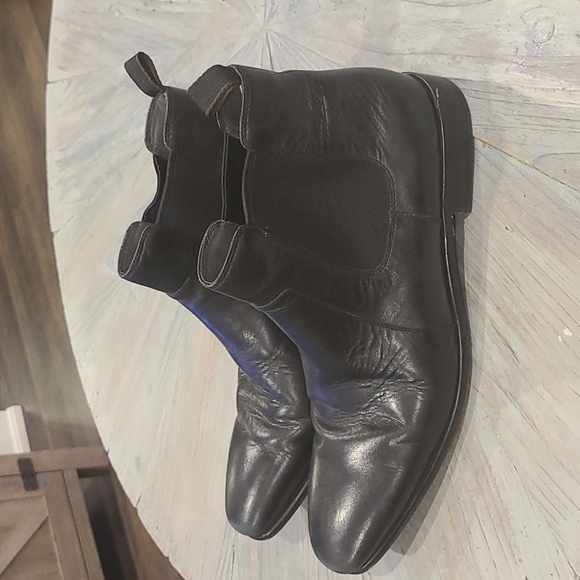 Hugo Boss Black Leather Chelsea Boots 